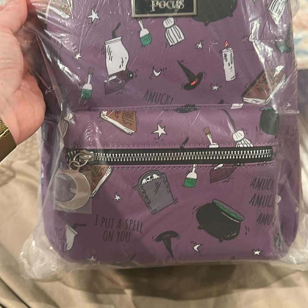 Disney Bioworld Purple Hocus Pocus Themed Backpack NWT - Picture 4 of 13